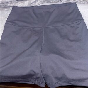 Yogalicious Lux gray everyday 7” short size XL